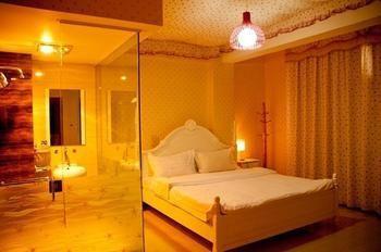 Lucky 5 Million Express Hotel Yuxi Куньмин Экстерьер фото